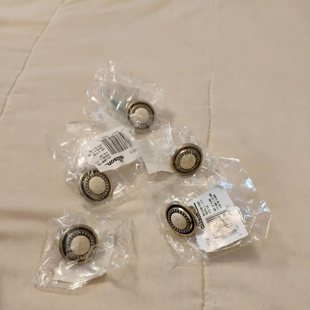 Dresser/cabinet knobs